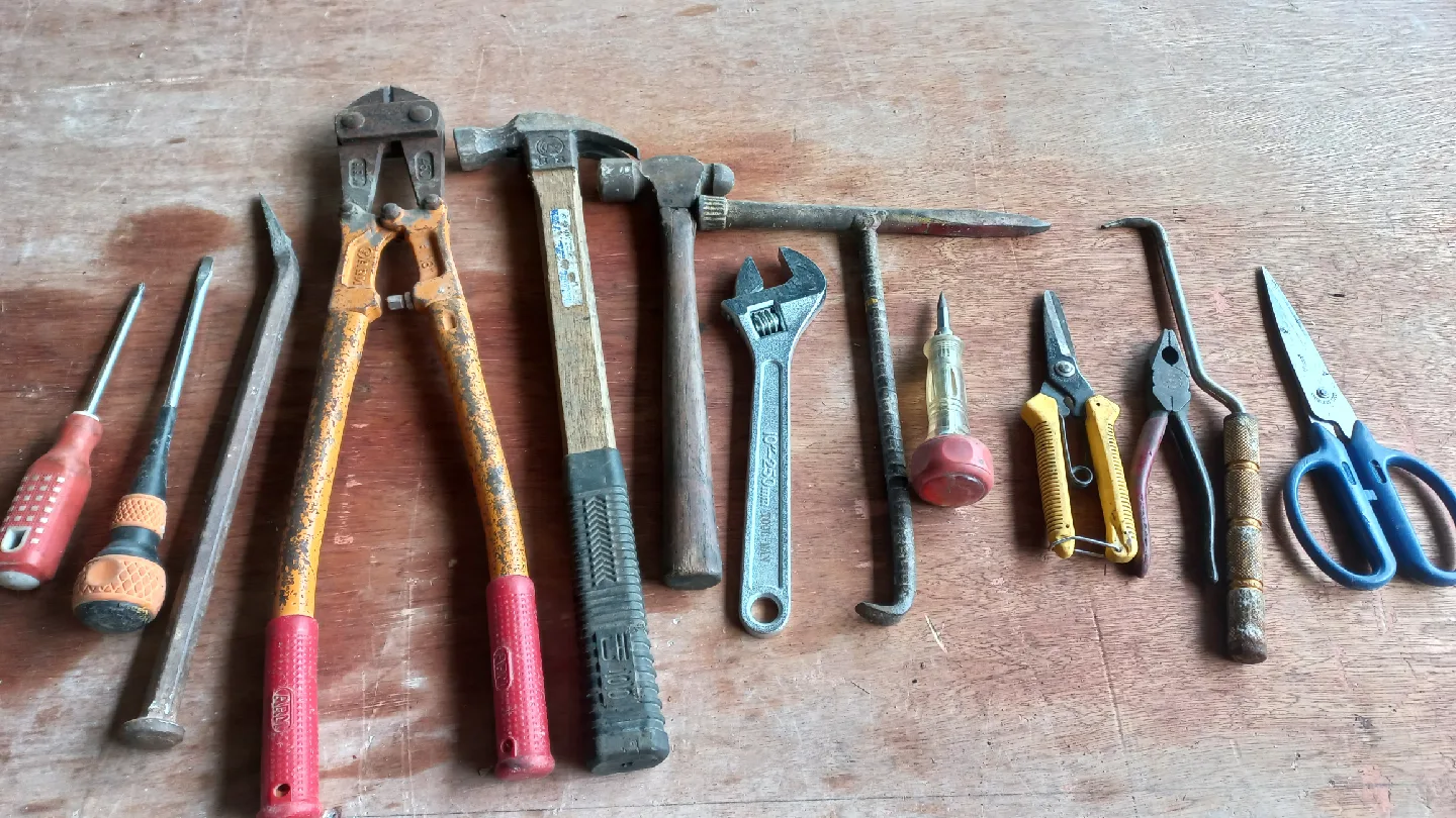 중고 공구 모음(망치,절단기,몽키스패너,롱노즈플라이어 등)