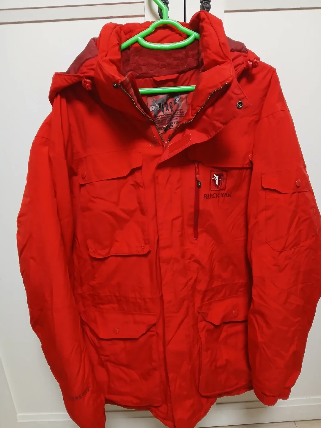 블랙야크 고어텍스 빨간 패딩(100사이즈 입니다)