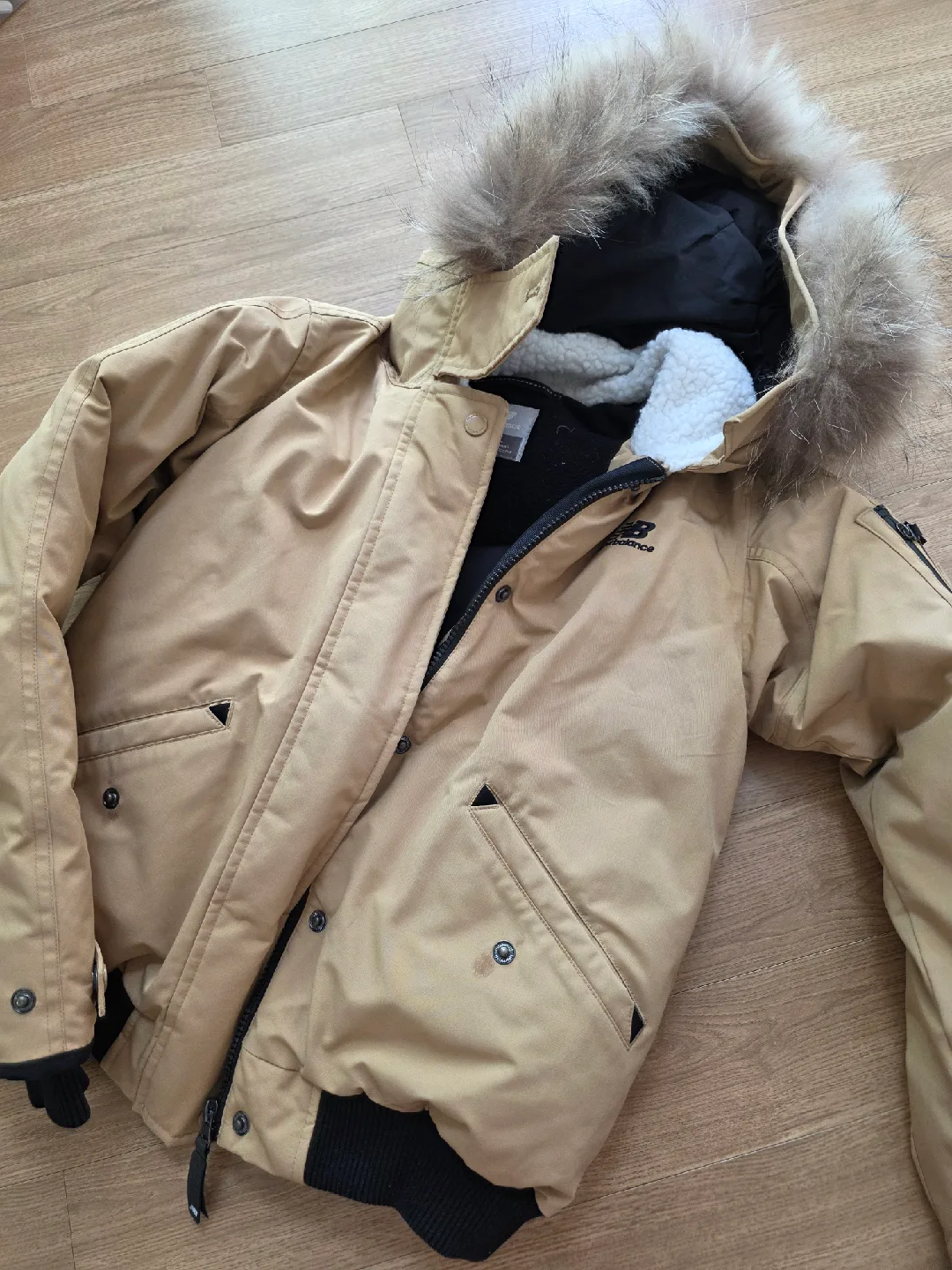 뉴발란스 패딩 S85사이즈 중고등/초고학년가능