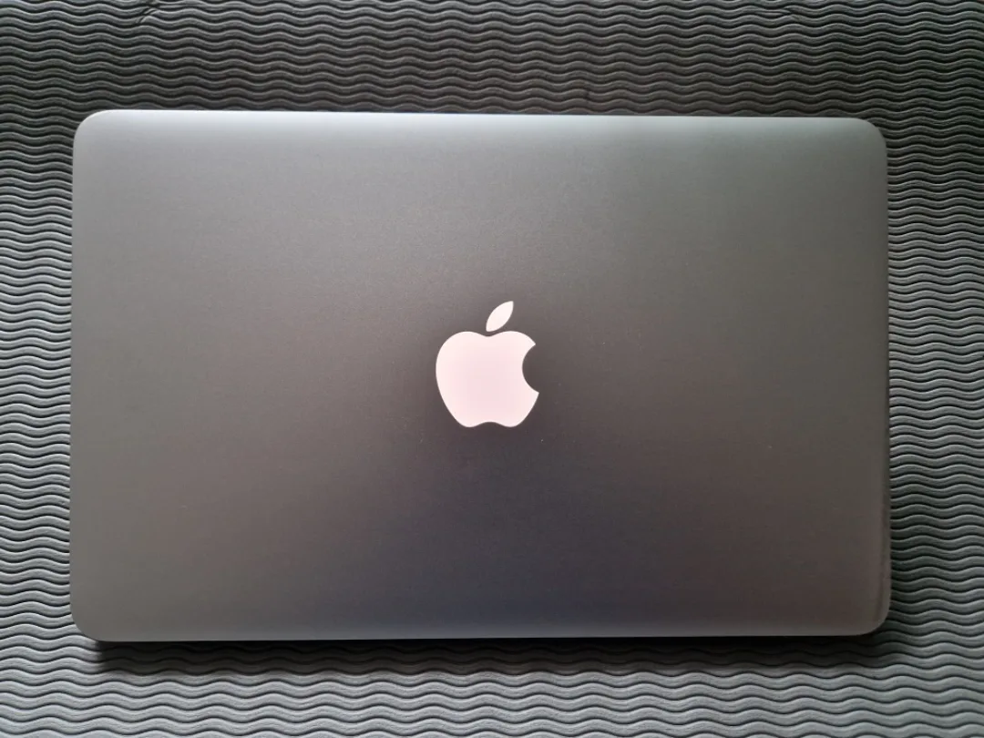 💻 맥북 에어 11인치 실버 | 배터리 61회 | 민트급 중고 |  파우치 및 자판스킨 포함
