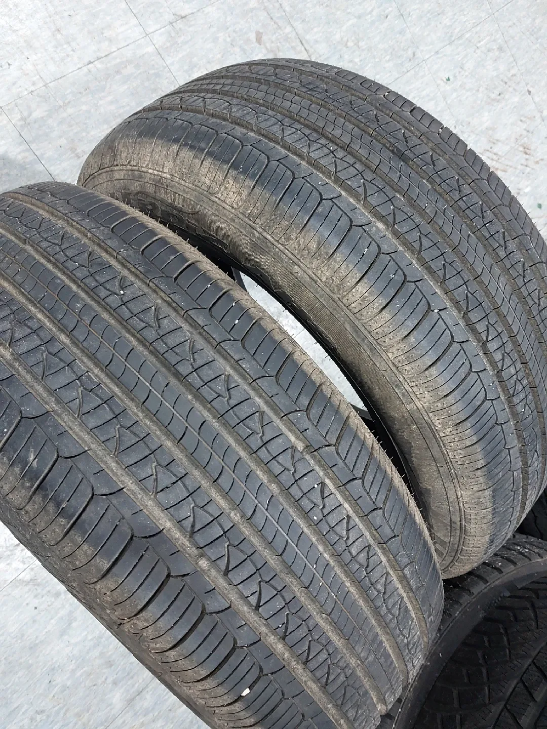 중고타이어 235 60R 16