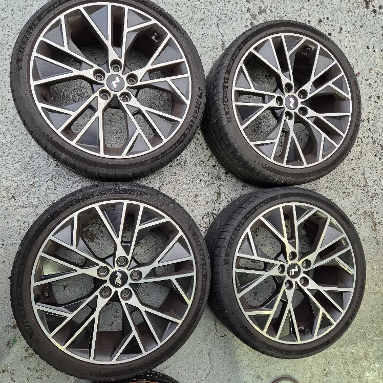 아반떼N 휠,타이어 245 35 19 (중고)