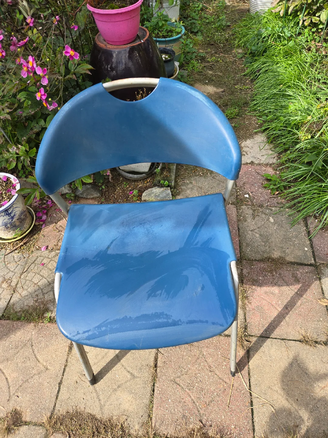 파란색 야외 의자