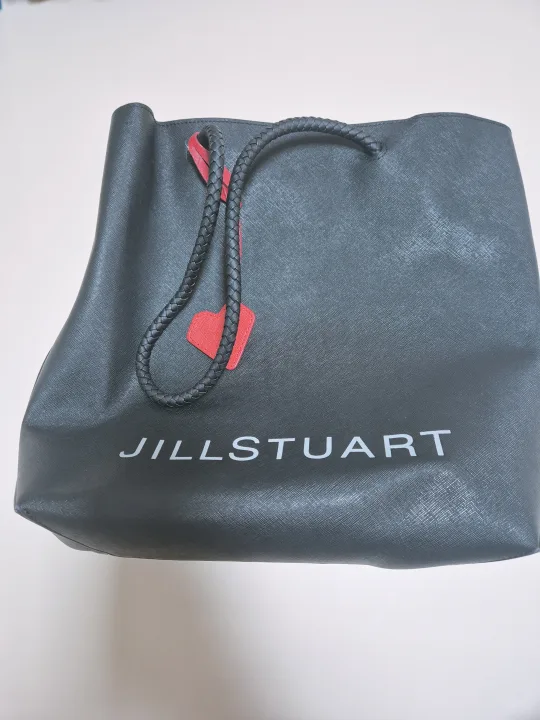 질스튜어트 블랙 하트참 토트백