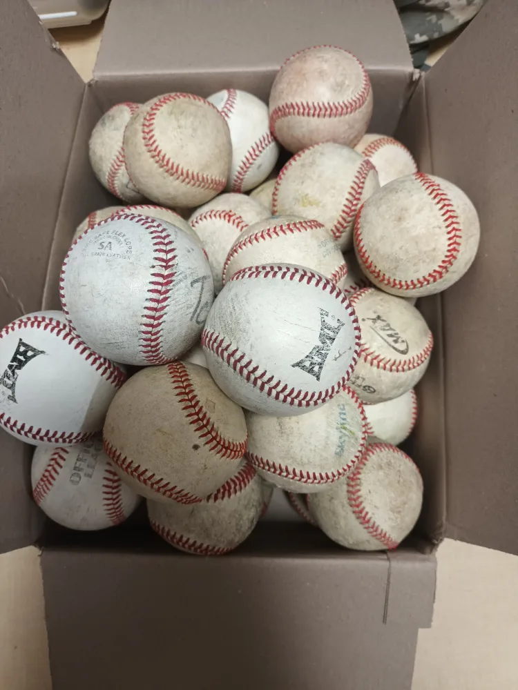 중고 야구공 판매합니다.
