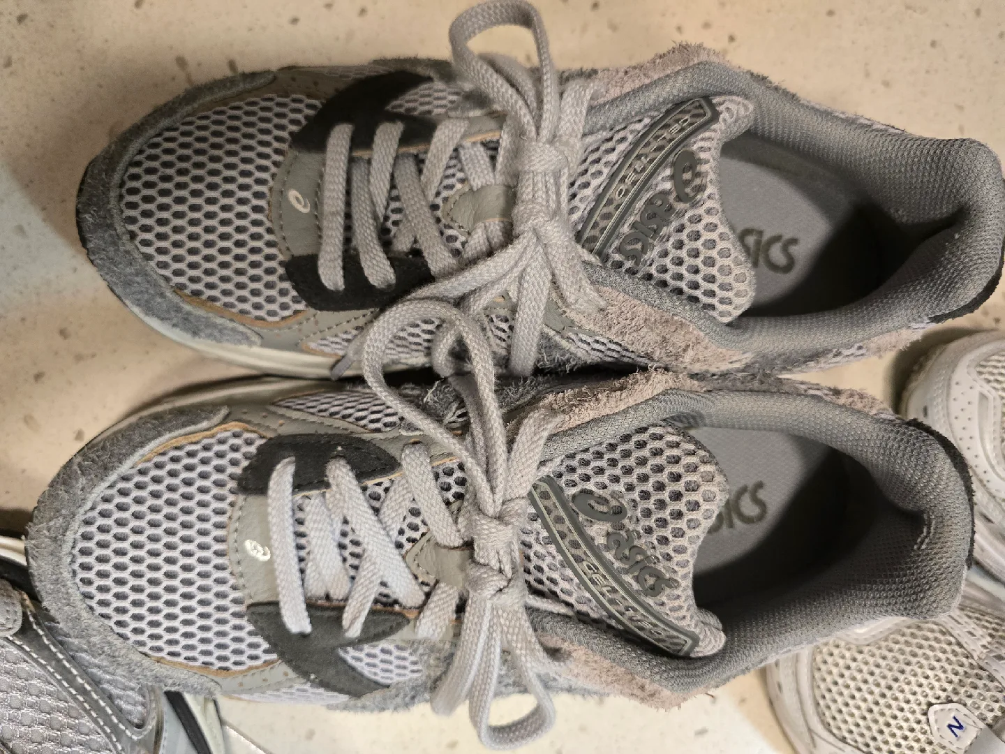 아식스 젤 1130 회색 운동화 250사이즈 중고