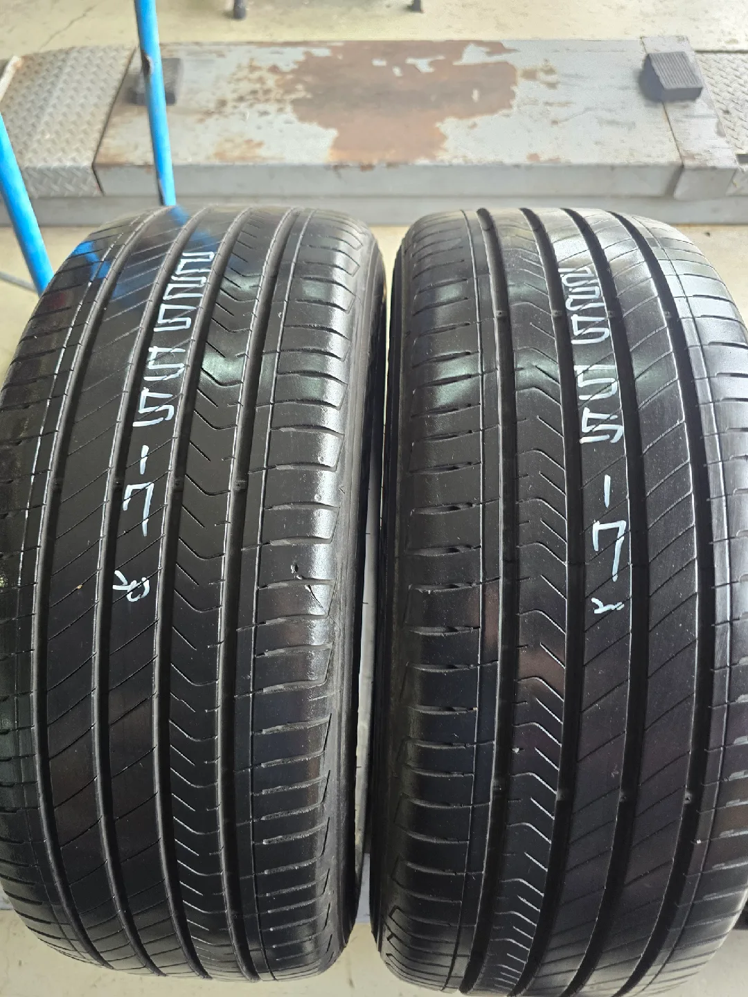 225 55 17 중고 2개