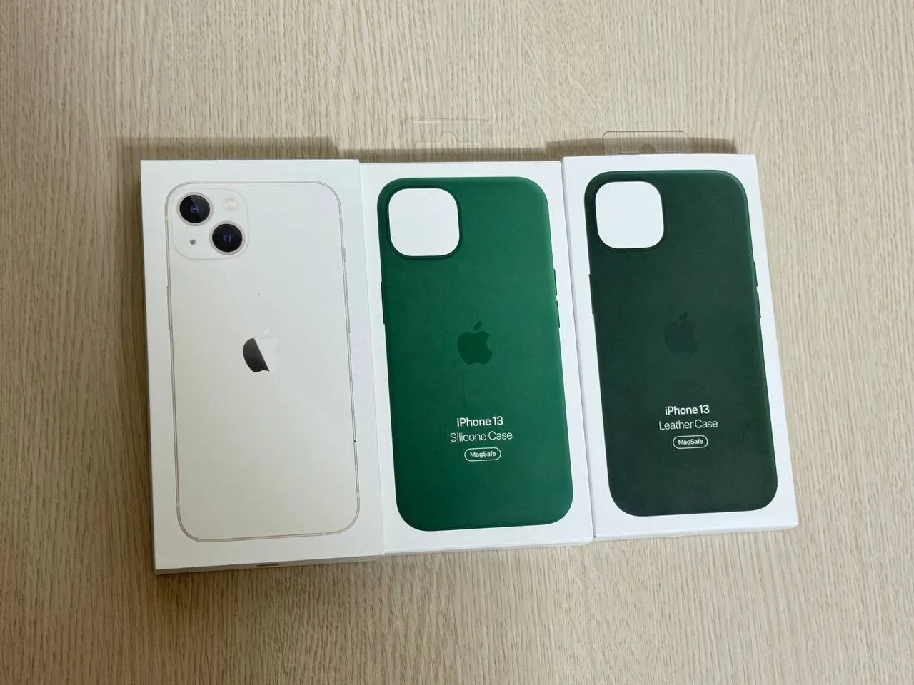 새상품급 아이폰 13 128 화이트 + 정품 케이스 4개