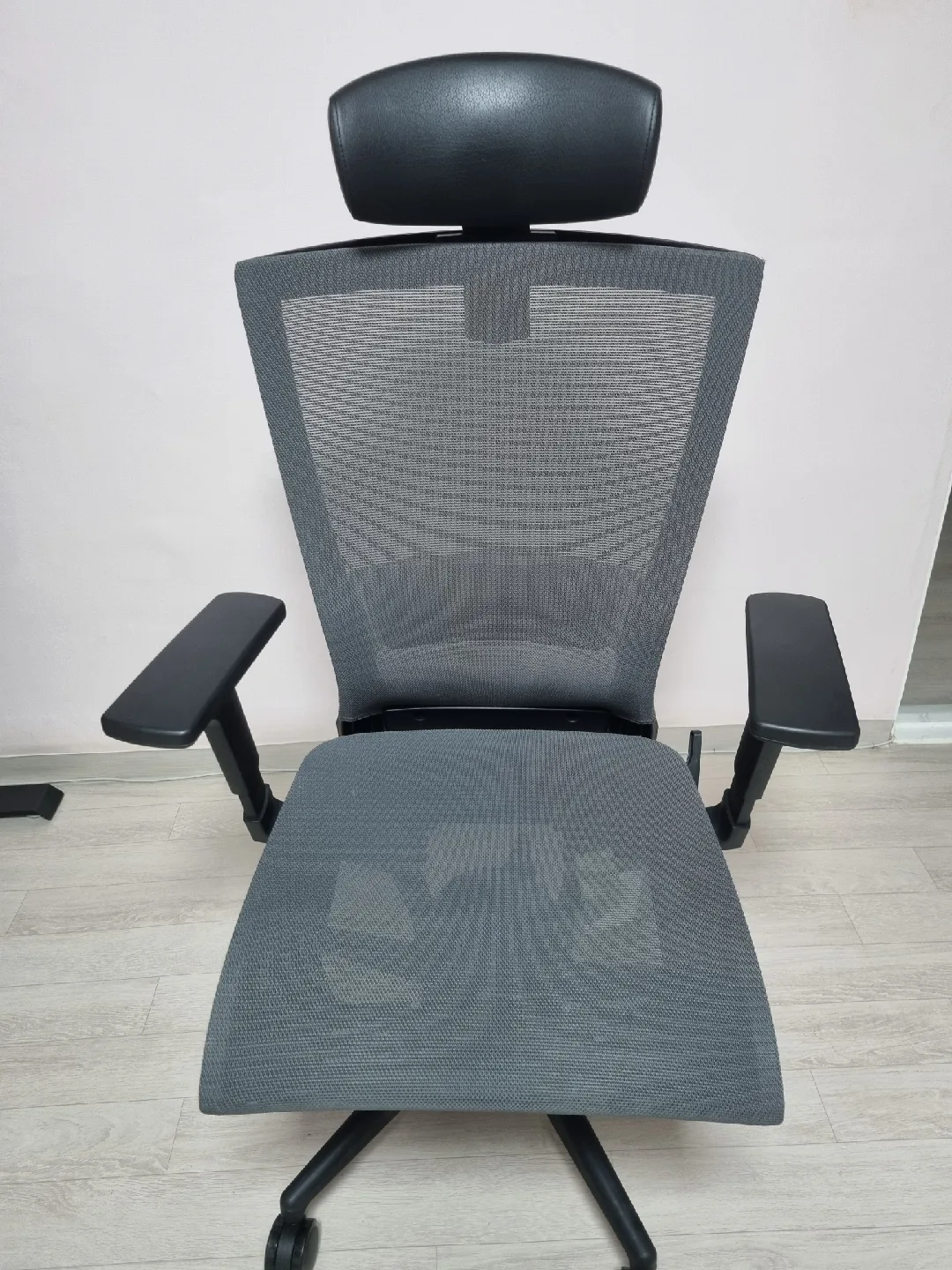 베스툴 S17E100L 중고의자