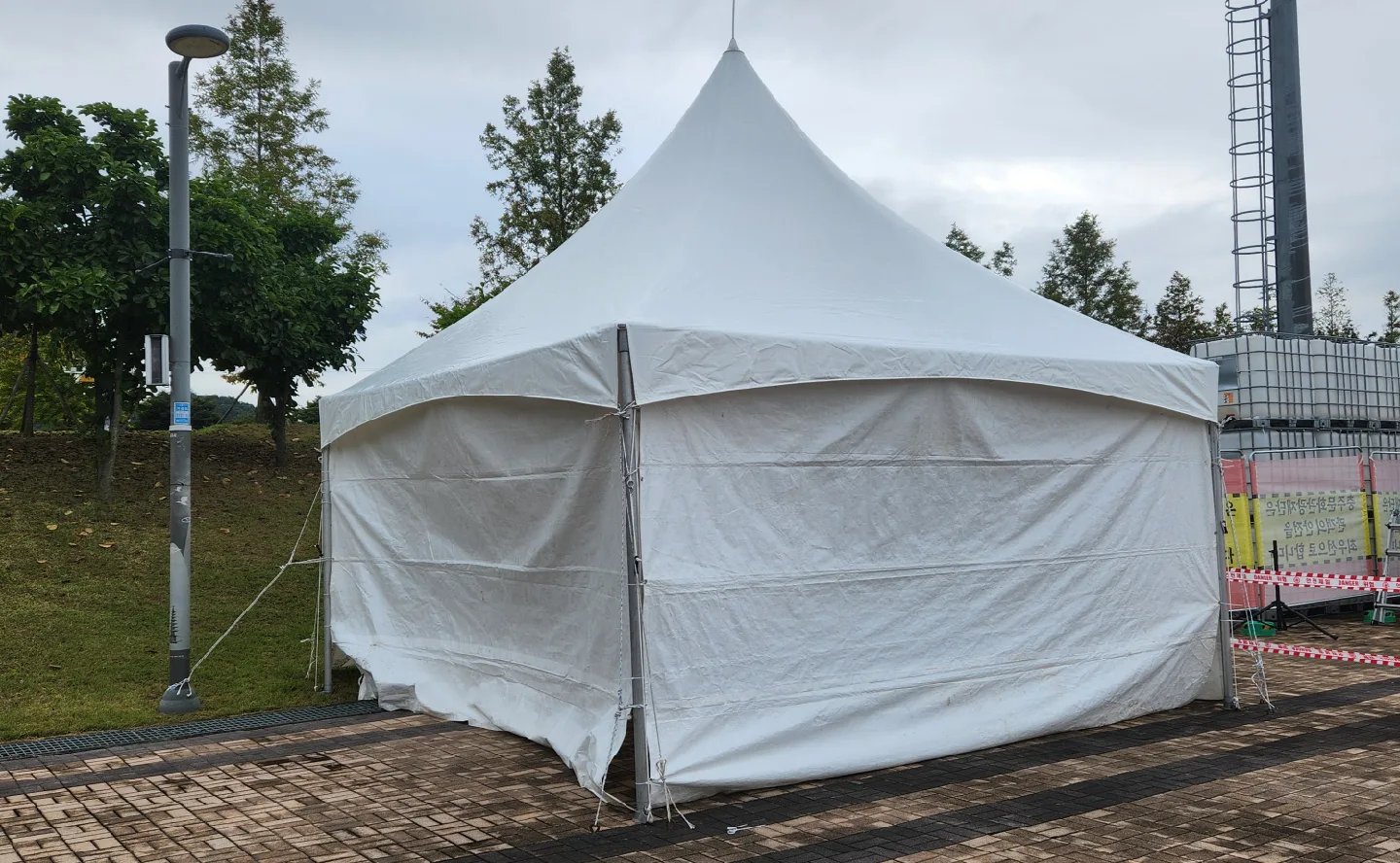 흰색 몽골텐트