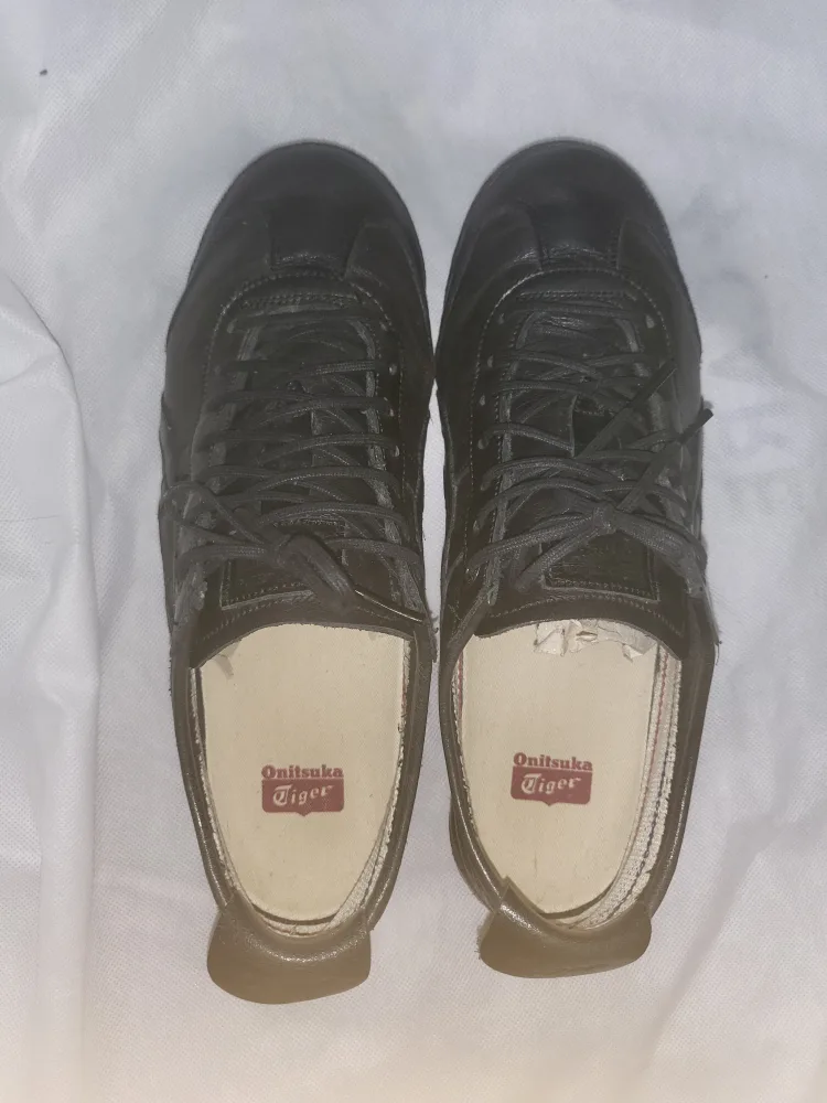오니츠카 타이거 검정 스니커즈