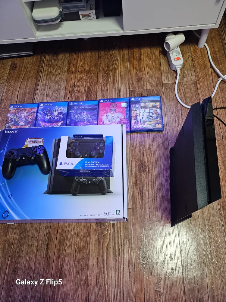 PS4 500GB 본체 + 듀얼쇼크 + 게임 5개