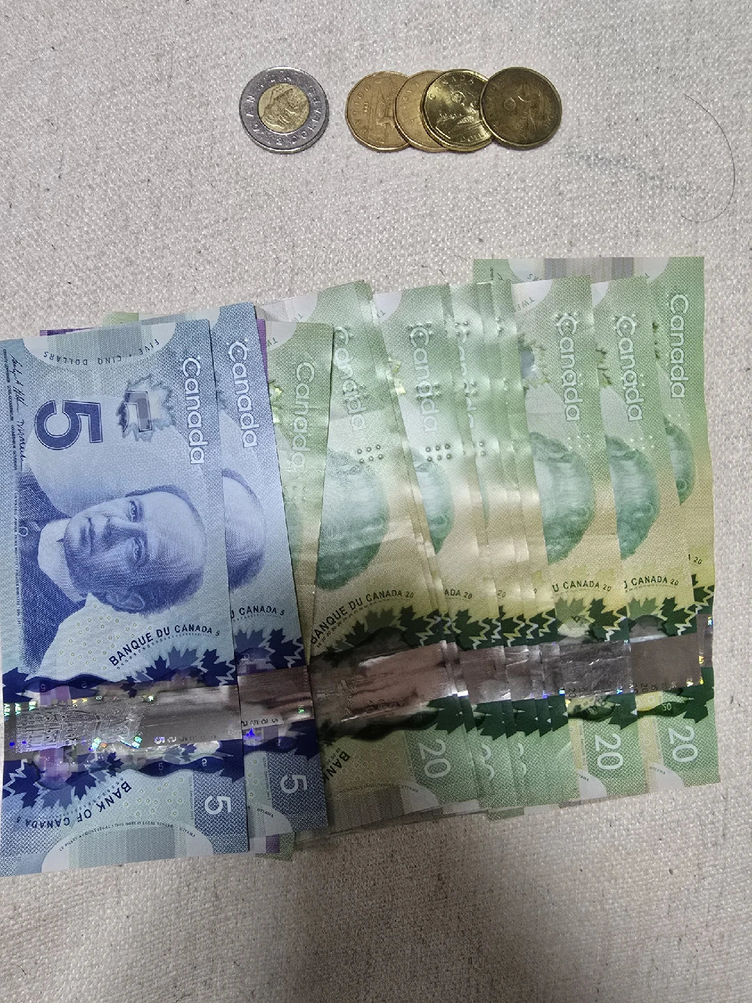 캐나다 달러 266달러 판매