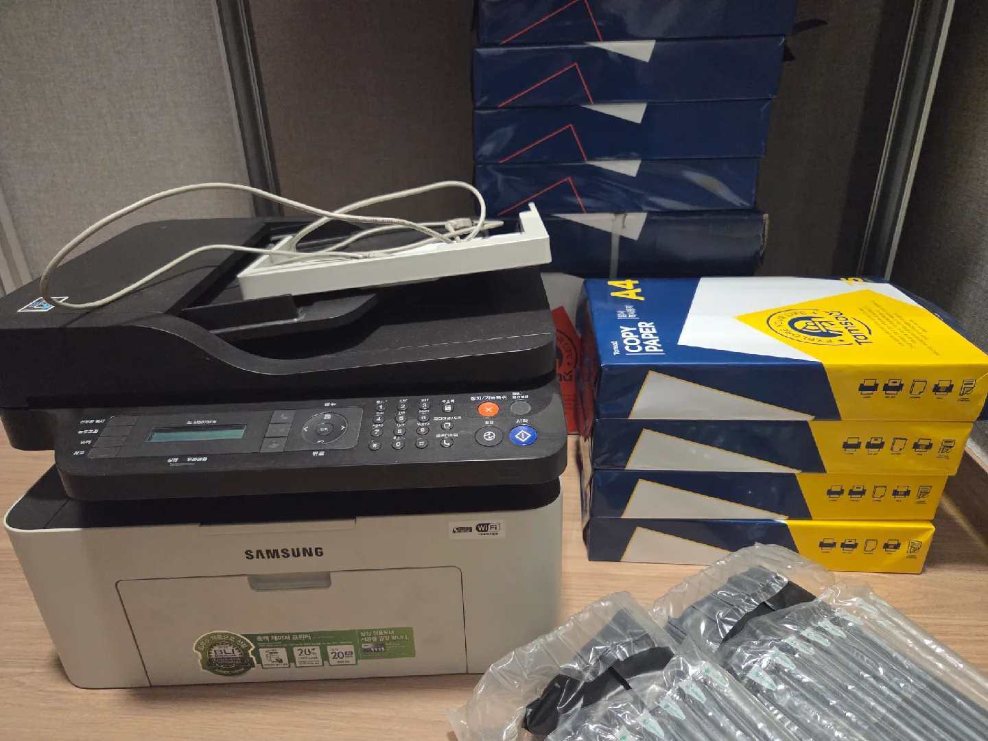 삼성SL-M2073FW흑백레이져복합기(중고) 및 새토너2개 및 새A4용지 약6500매 일괄판매