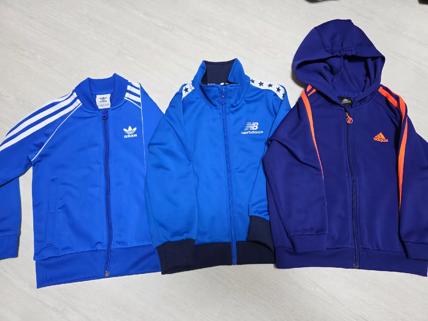 키즈 트레이닝복 상의 3벌(110)