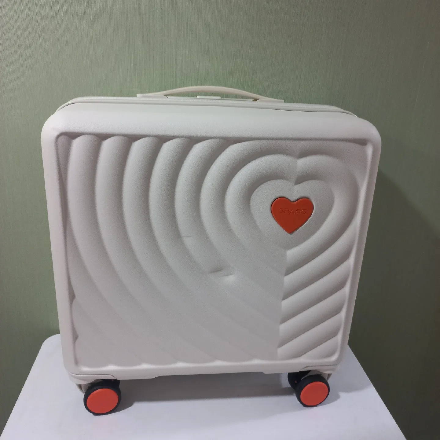 18인치캐리어 하트시티 화이트 촬영용으로 사용 (중고)