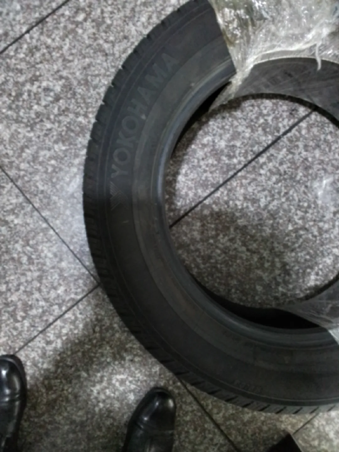 요코하마 타이어 중고235-60-18