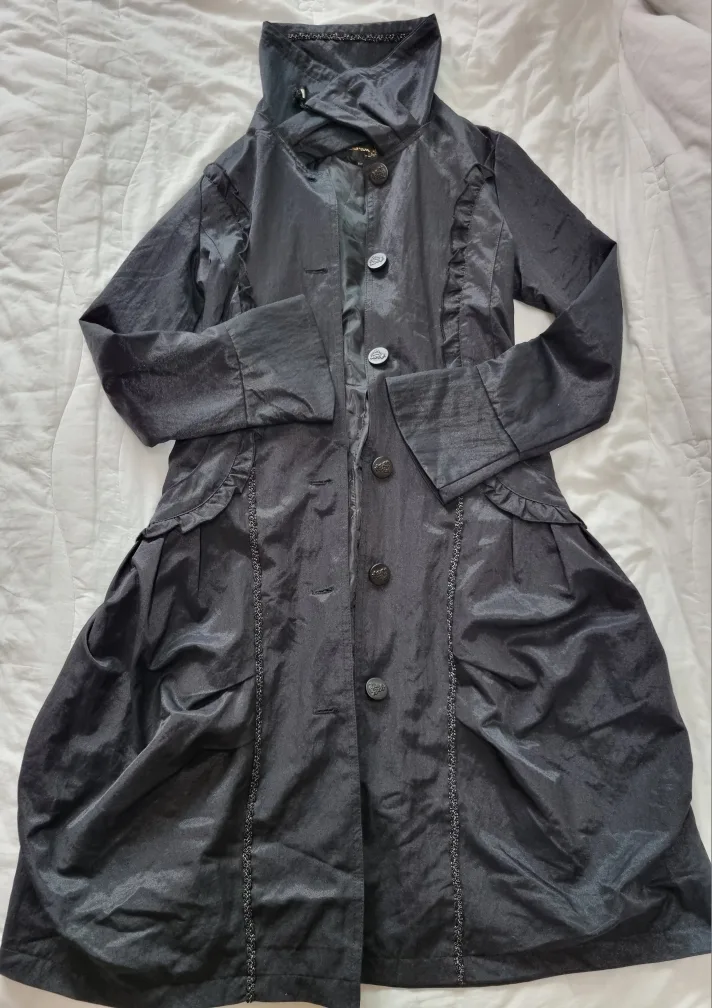 가람 블랙 하이넥 프릴 코트 55