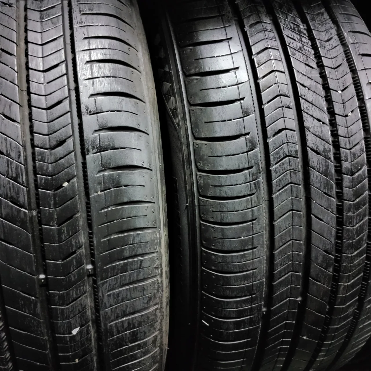 215/50/17. 중고타이어 4개