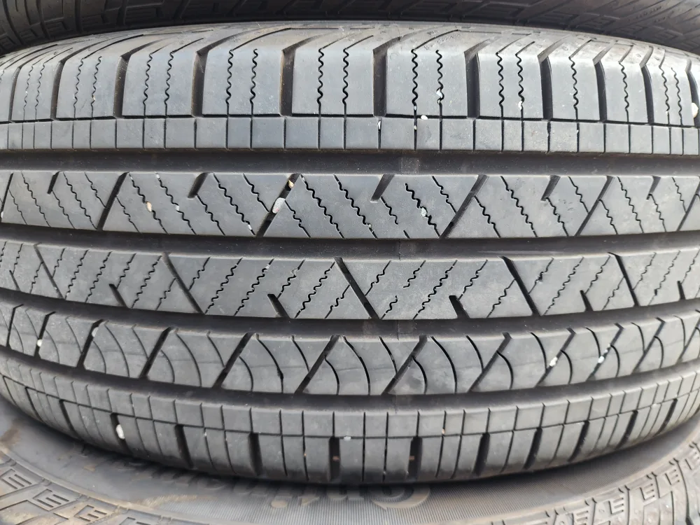 콘티넨탈 235/60R18 중고 타이어