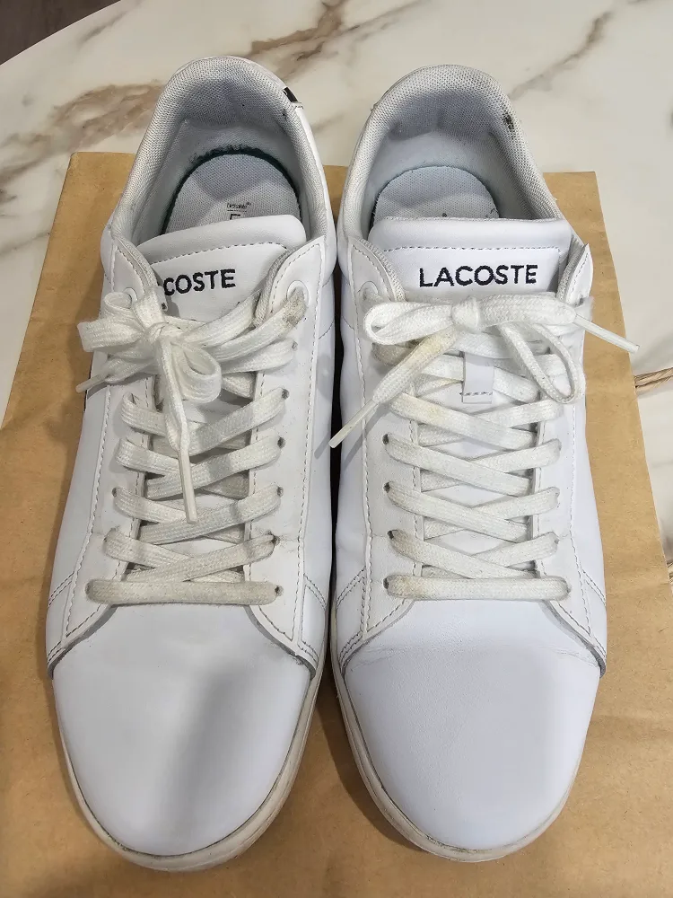 라코스테 카나비 에보 화이트 스니커즈 270사이즈