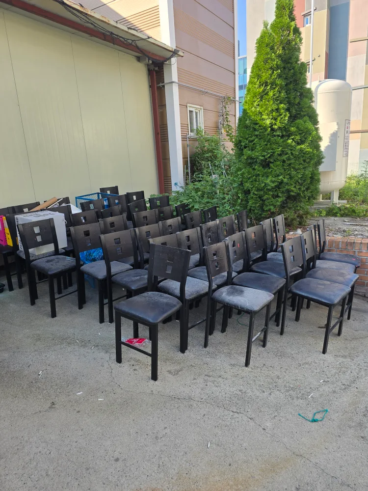 중고 식당 의자 여러 개