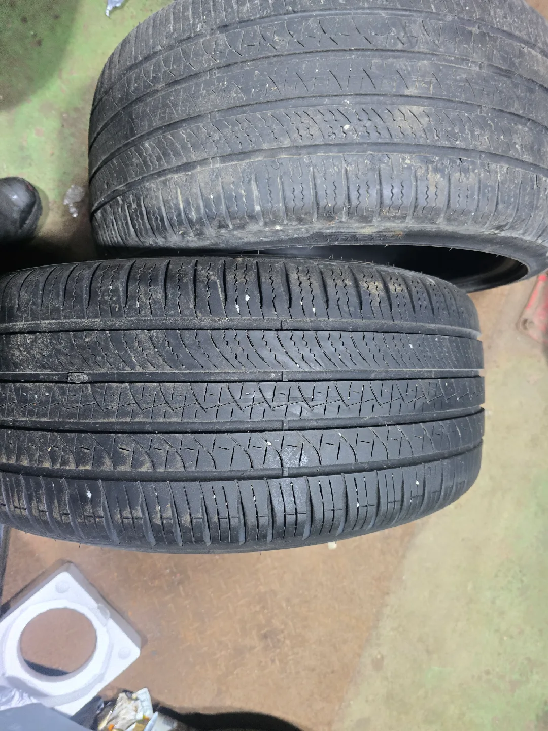 피제로 중고 타이어 2개 245/40 R19   20년식