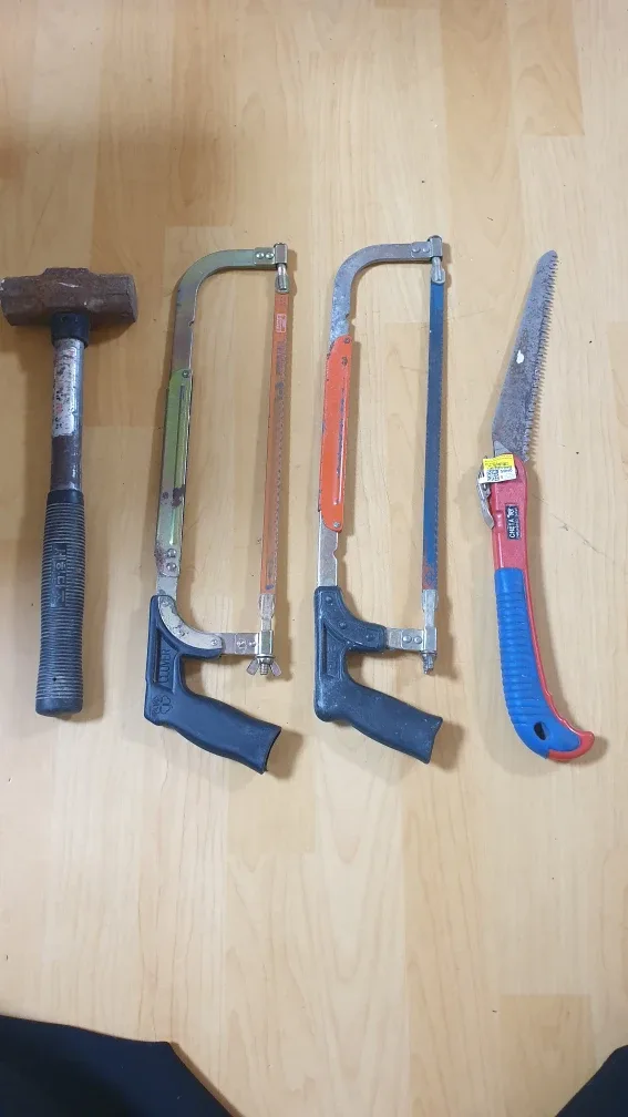 중고 공구 세트 (망치, 쇠톱, 접이식 톱)