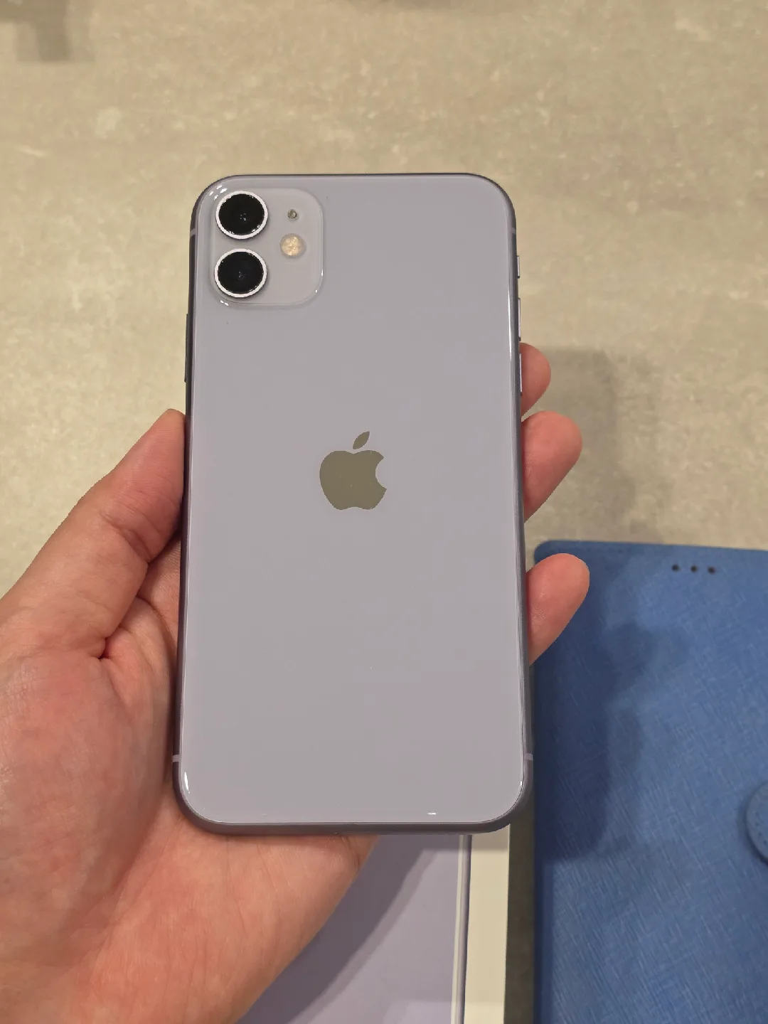 아이폰11 128기가 퍼플 자급제 민트급(배터리80%)