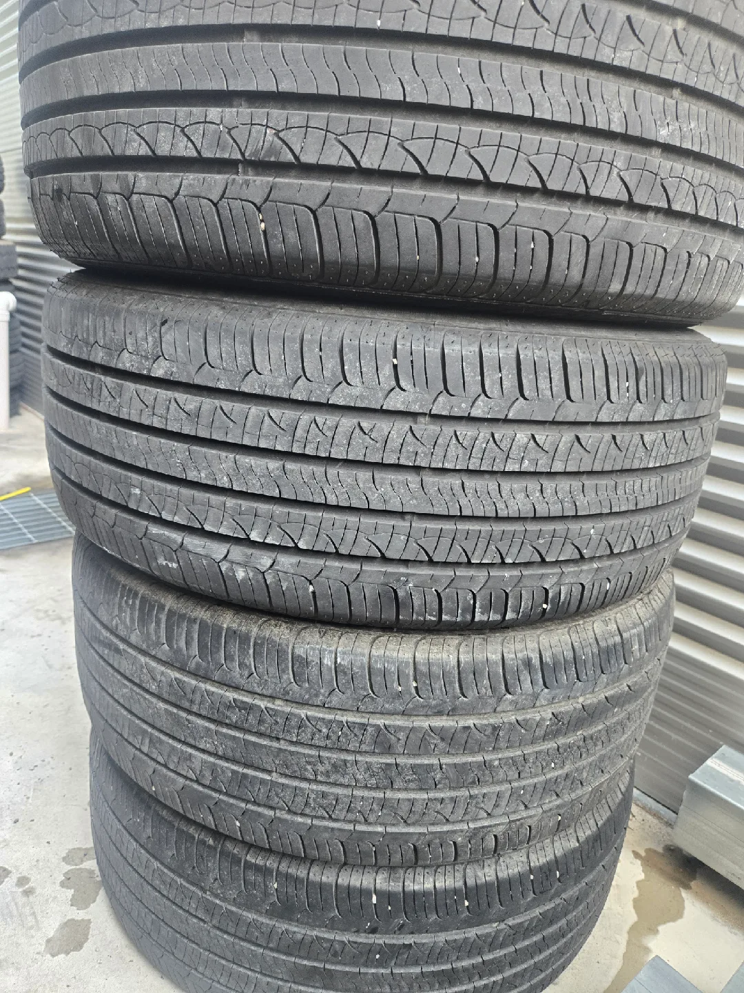 225 55 17 중고타이어 4본 판매합니다