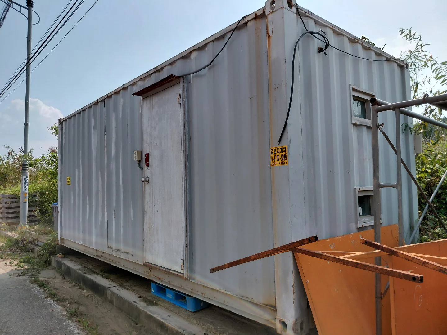 중고 컨테이너 (3*6m 추정)