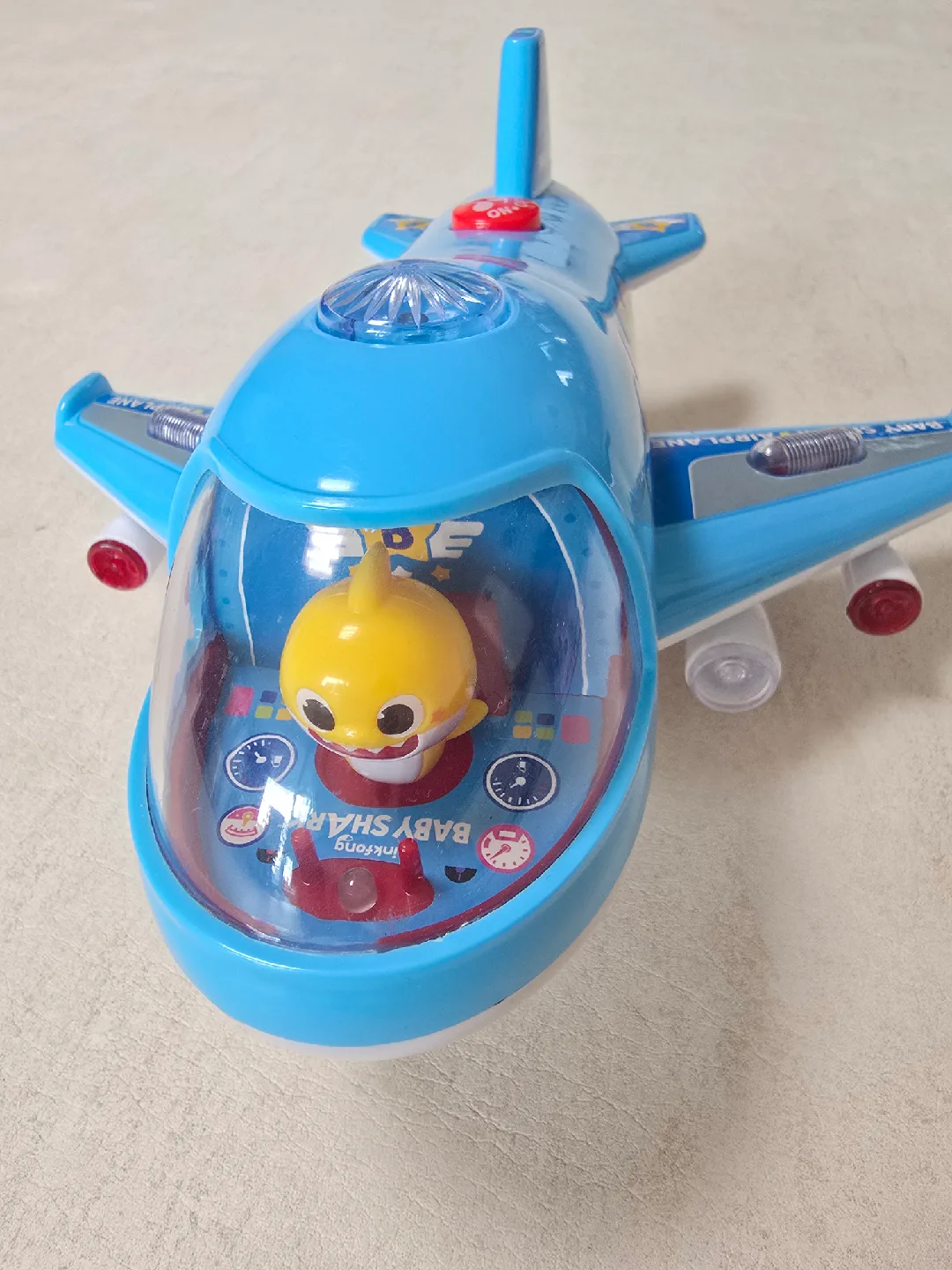 핑크퐁 아기상어 비행기 장난감
