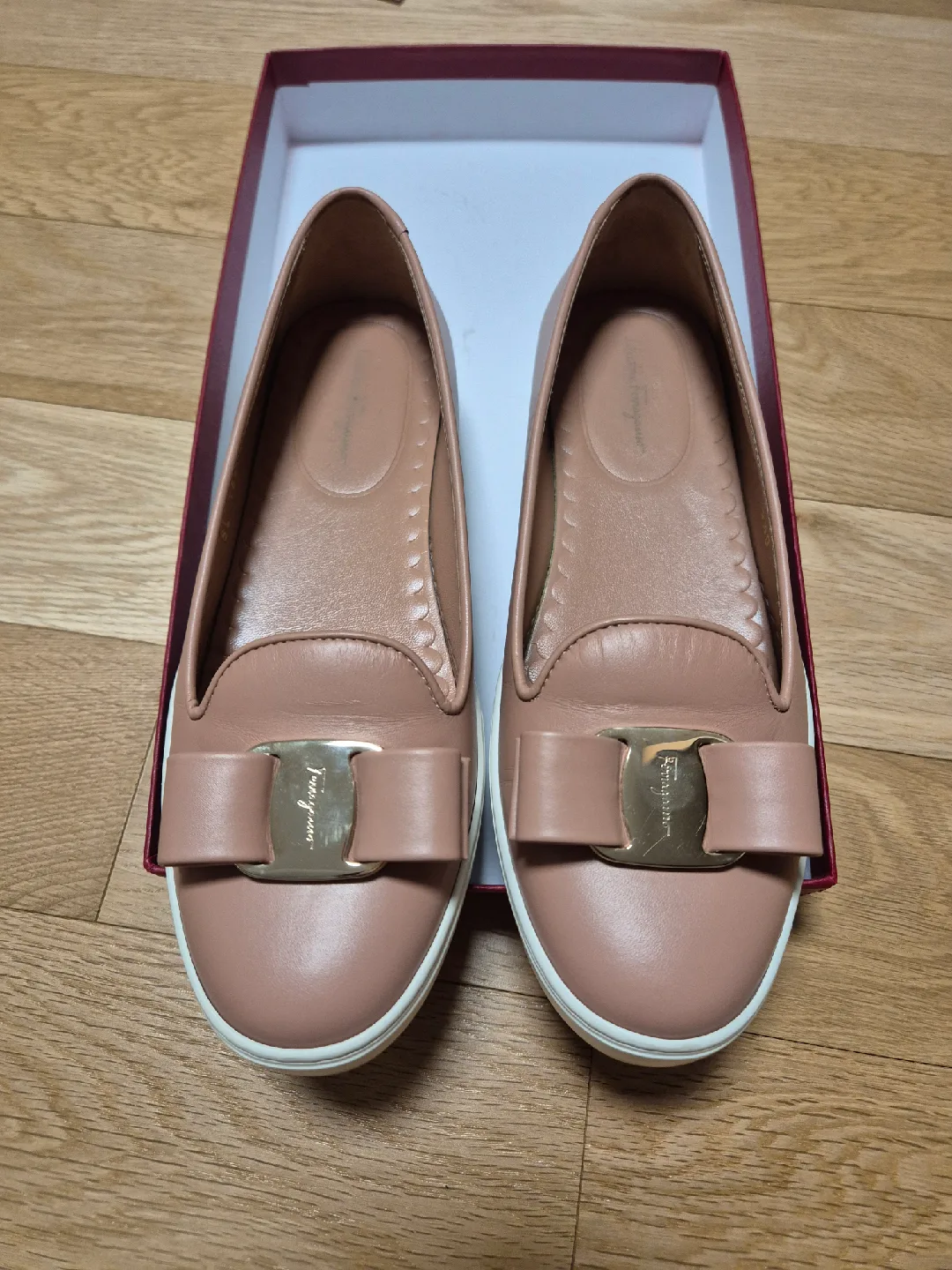 페라가모 노벨로 바라 보우 슬립온 인디핑크