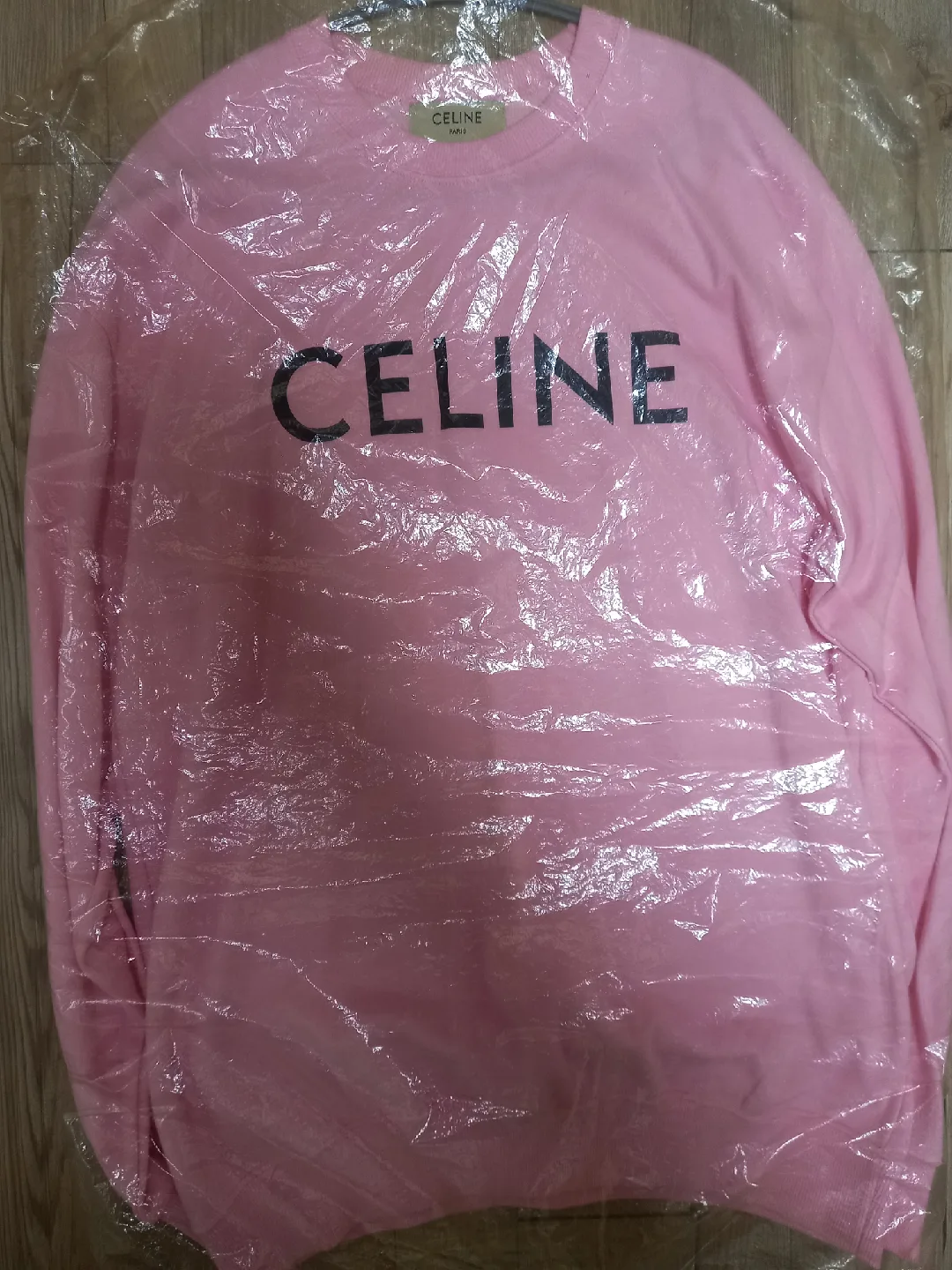 셀린느 핑크 로고 긴팔 티셔츠 (새상품)