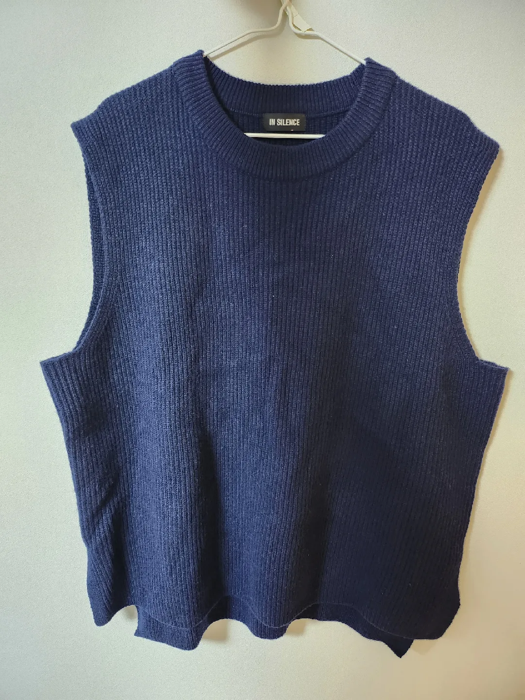 인사일런스 네이비 니트 베스트