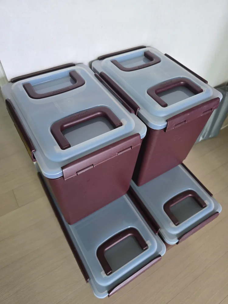 딤채 스탠드형 김치통 20.5L 2개 + 12.5L 2개(중고)