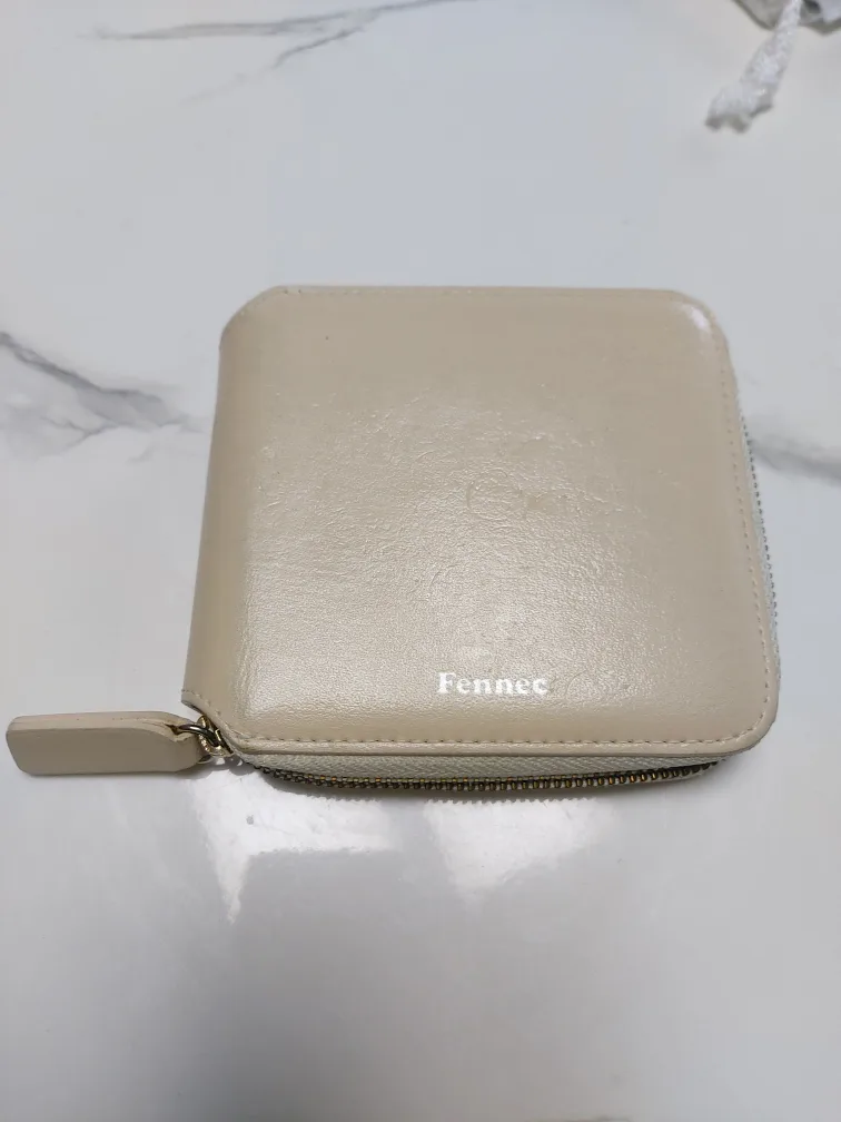 정품  페넥 베이지 지퍼 반지갑 약중고