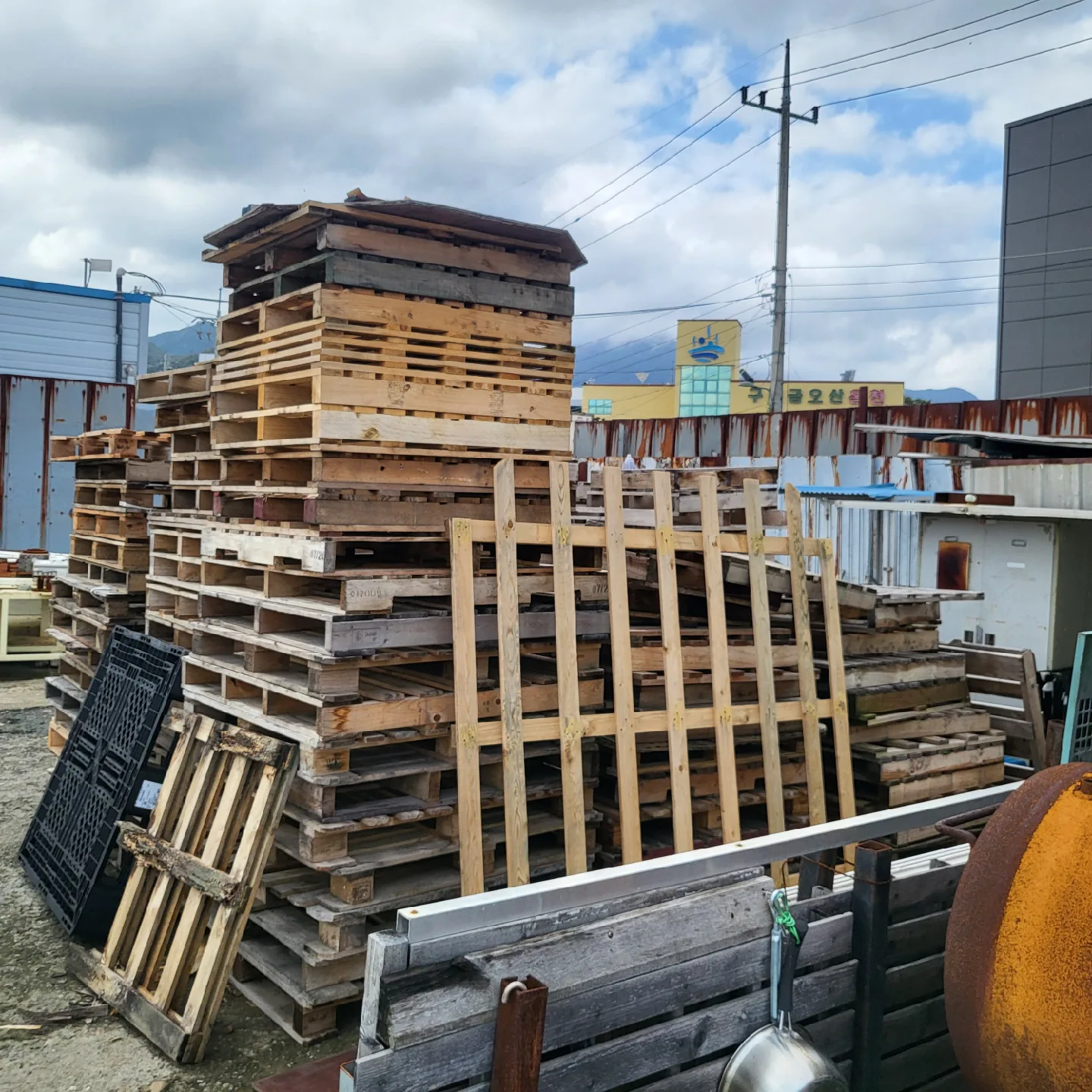 중고 나무 팔레트