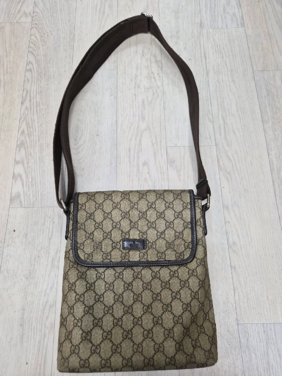 구찌 GG 패턴 크로스백 중고