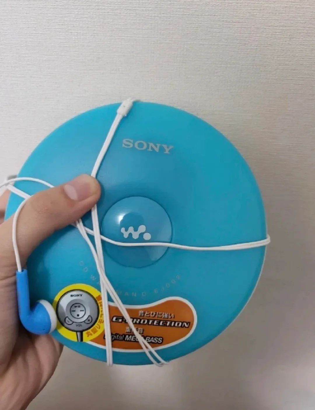 소니 CD 워크맨 (이어폰 포함)