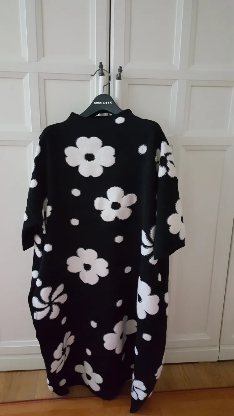 프라땡 꽃무늬 블랙 원피스 (중고)