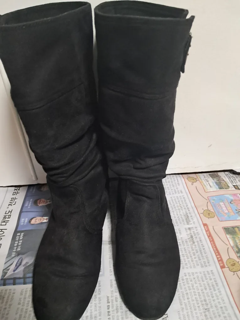 검정 스웨이드 앵클 부츠