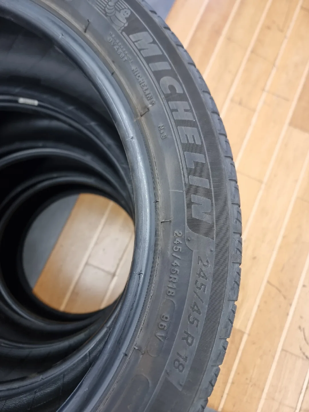 미쉐린 프라이머시 A/S 245/45R18 중고 4개 판매 (2개 판매완료)