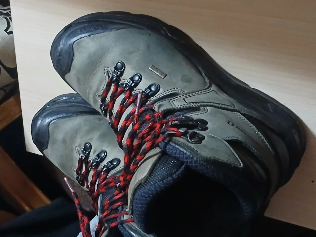 CAMPLINE 블랙스톰 고어텍스 중 등산화(250)사이즈.남녀공용.