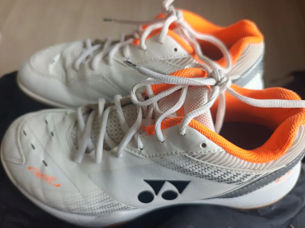 요넥스 배드민턴화 65z3 260사이즈 중고팝니다