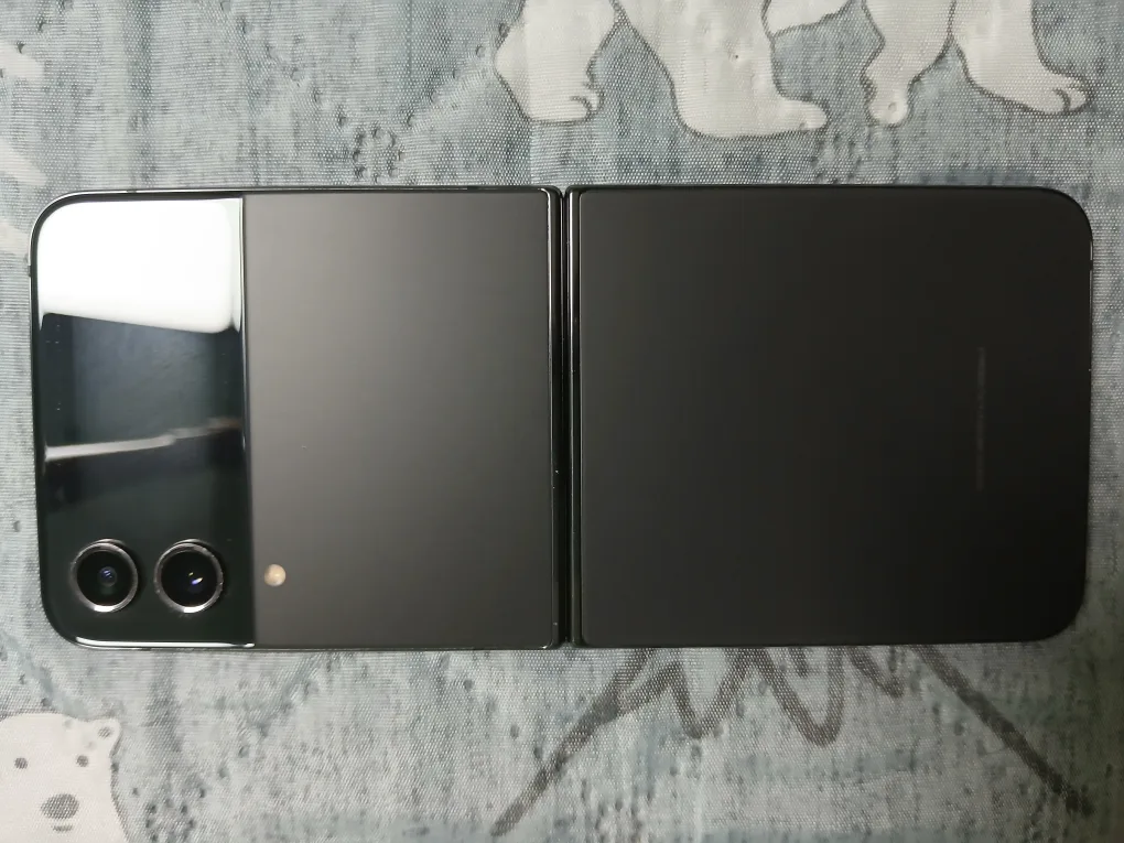 갤럭시 Z Flip 중고 팝니다. 512 입니다.