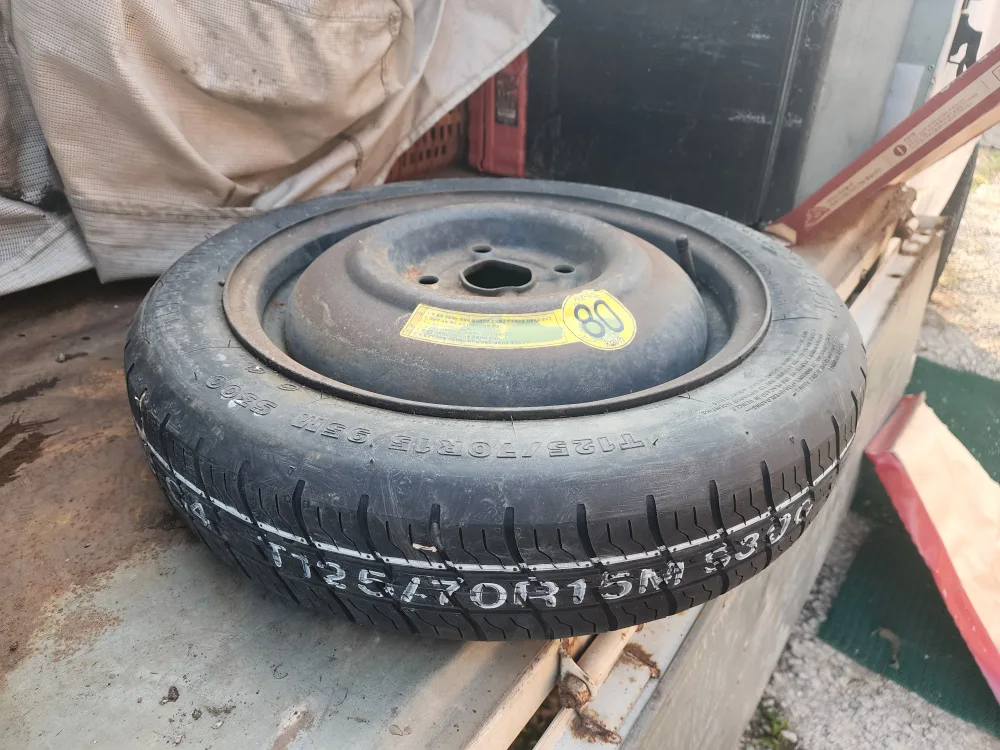 스페어 타이어 125/70R15