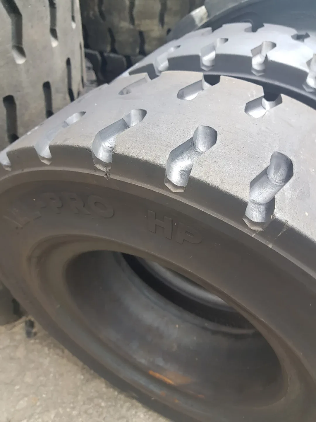 지게차 중고통타이어 싸게 6개 팝니다