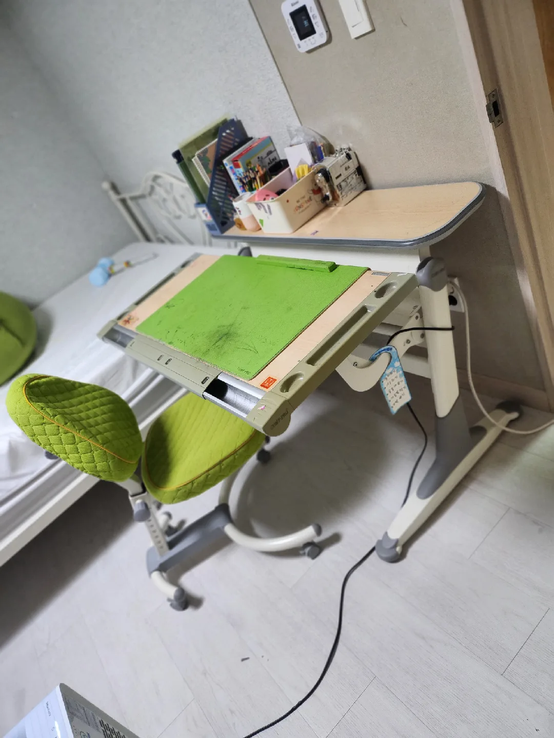 컴프프로 높이각도조절 책상