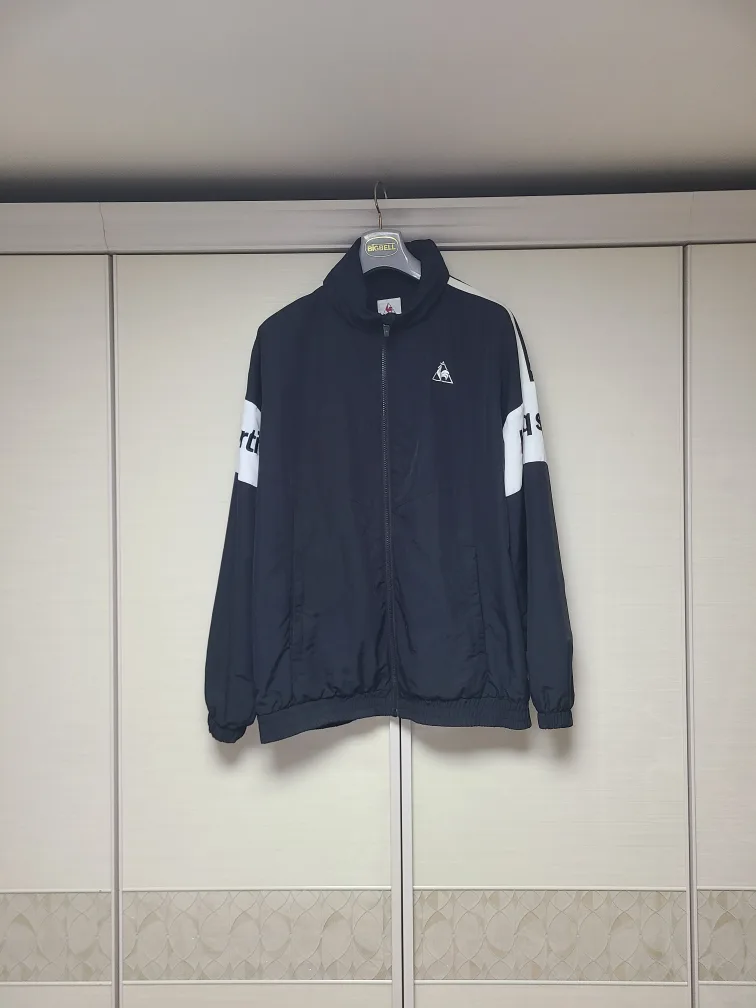 르꼬끄 바람막이 M 판매합니다